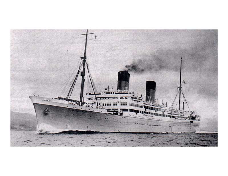Black and white photo of the ship Arundel Castle IV (RMS)