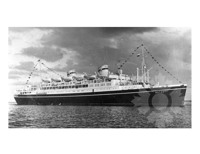 Black and white photo of the ship Batory (MS)