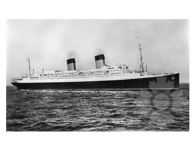 Black and white photo of the ship Ile de france (SS) (1926-1959)