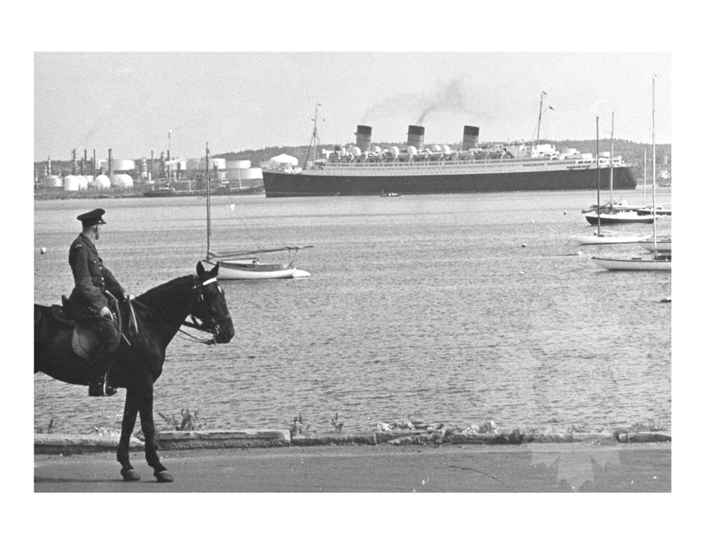 Black and White photo of ship Queen Mary (RMS) (1936-1967)