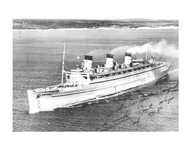 Black and white photo of the ship Queen Mary (RMS) (1936-1967)