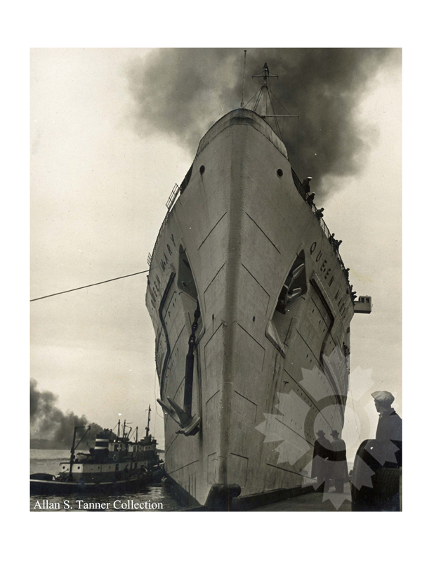 Black and White photo of ship Queen Mary (RMS) (1936-1967) WWII