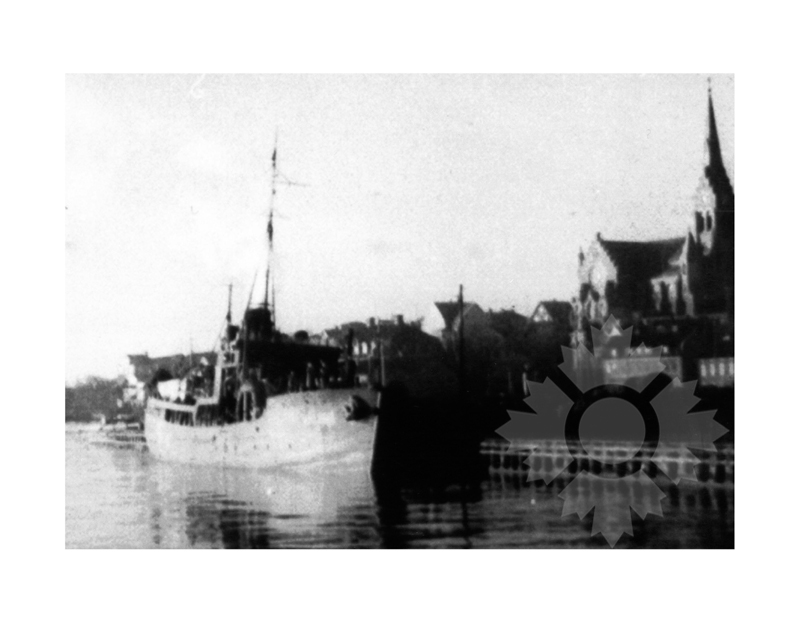 Black and white photo of the ship Walnut (SS) (1939-1949)