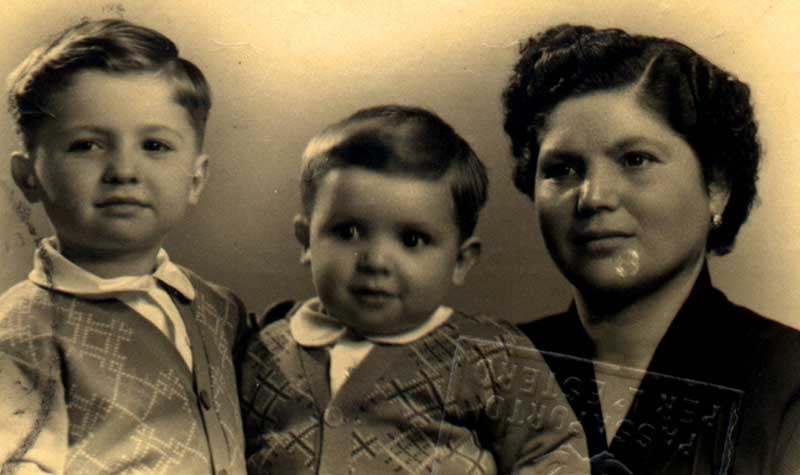 Passport photo issued to Maddalena De Carlo and children, 1953. Canadian Museum of Immigration at Pier 21 (DI2013.1786.1e).
