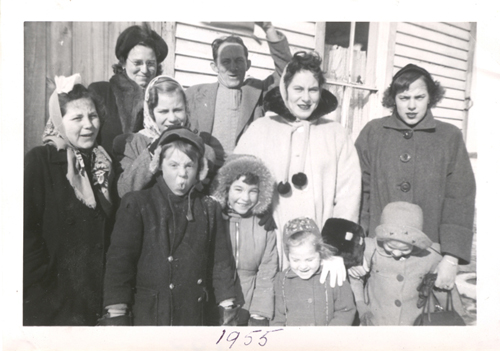 Grunthal family, 1955. Canadian Museum of Immigration at Pier 21 (DI2013.1672.4).