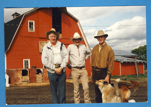 John Koning with Jan Mulder and Kim Baender in Calgary, Alberta, 1992. Canadian Museum of Immigration at Pier 21 (DI2013.1682.5).