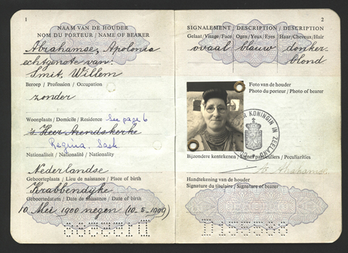 Passport issued to Apolonia Abrahamse Smit, 1952. Canadian Museum of Immigration at Pier 21 (DI2013.1641.20b).
