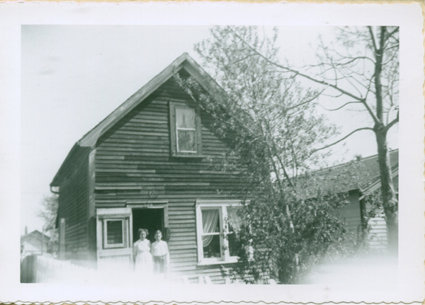 Ed Smith's first home in Regina, Saskatchewan. Canadian Museum of Immigration at Pier 21 (DI2013.1641.18).