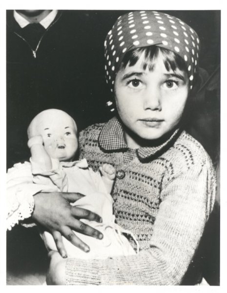 Hungarian refugee child in Canada, Star Weekly, Library and Archives Canada, 1971-200 NPC, item 1009, PA-147723.
