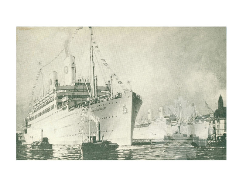 Black and white illustration of MS Kungsholm in a busy harbour, seen from the bow, with flags flying.