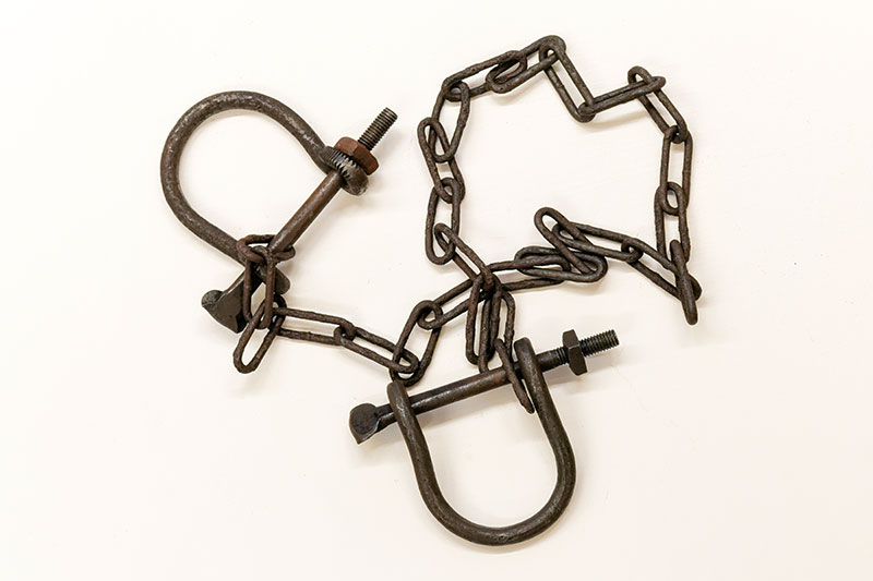 Two heavy iron rings joined by heavy chain.