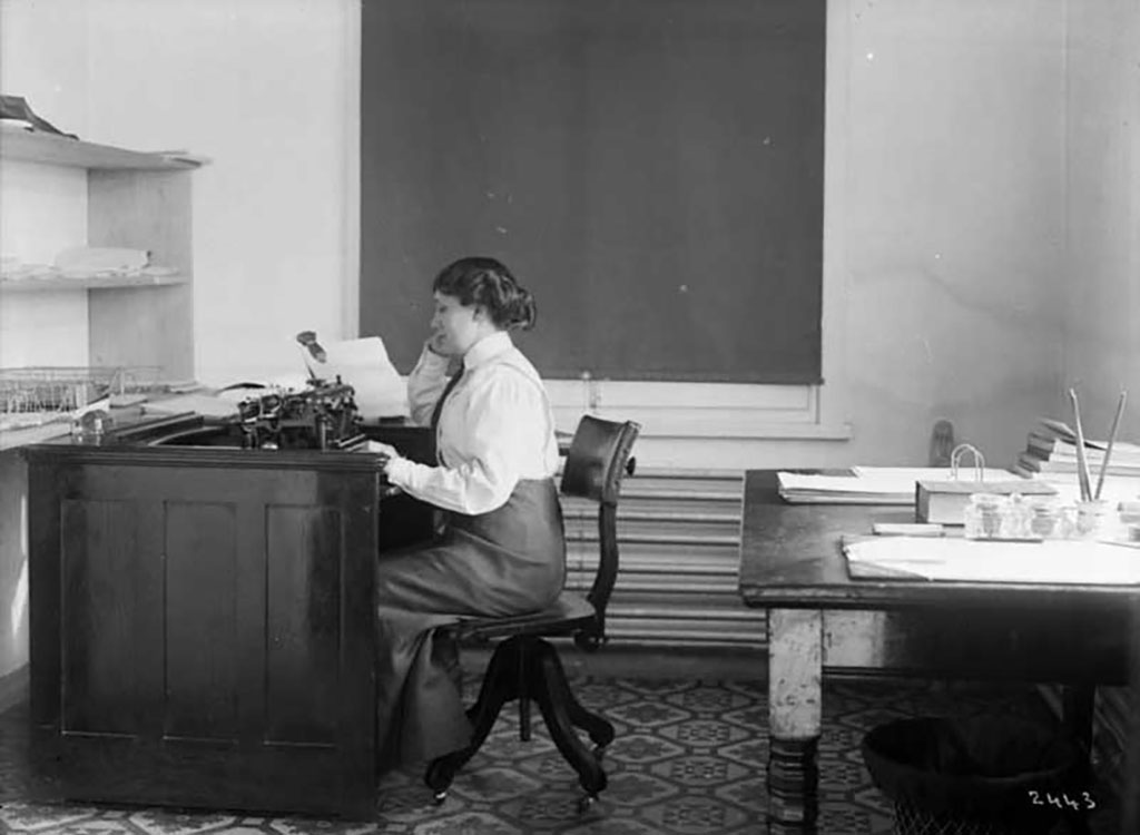 Stenographer’s office at the Immigration Centre.