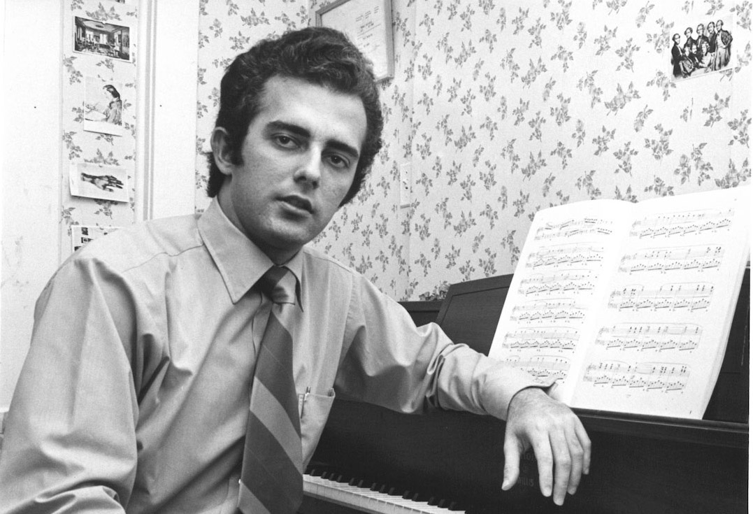 A 25 year-old Rafael Alcolado poses, sat at a piano.