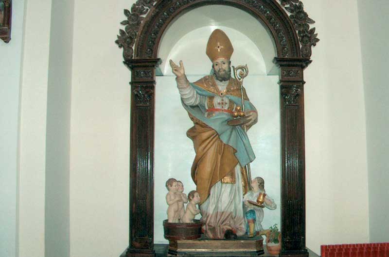Statue of a religious figure with the name San Nicola.