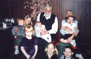 Older Robert, sitting in the middle of his eight great-grandchildren.